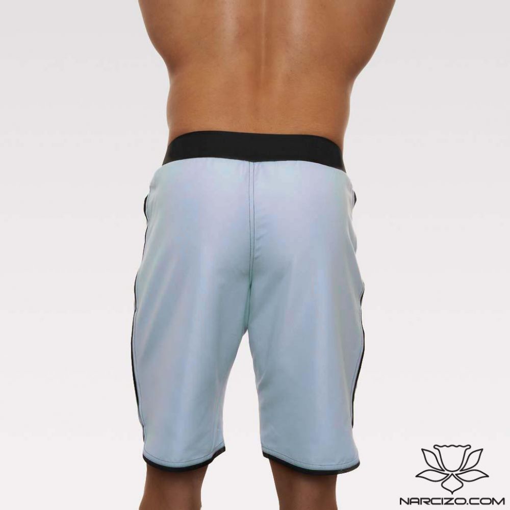 what colour to wear with lilac shorts for men